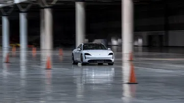 Porsche Taycan Record Interiores 8