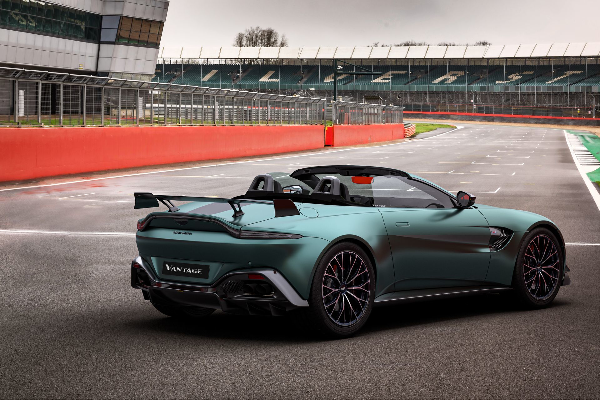 Aston Martin Vantage F1 Edition 3