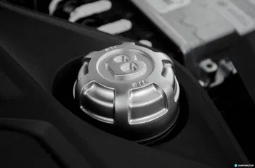 Bentley Bentayga V8 2021 0321 004 Aceite