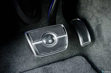 Bentley Bentayga V8 2021 0321 011 Pedal Detalle