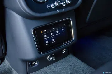 Bentley Bentayga V8 2021 0321 015 Pantalla Trasera