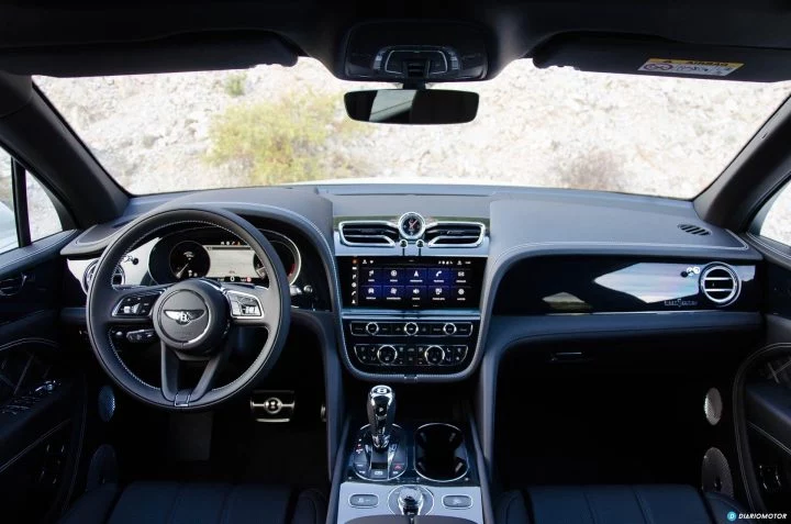 Bentley Bentayga V8 2021 0321 033 Interior Salpicadero 