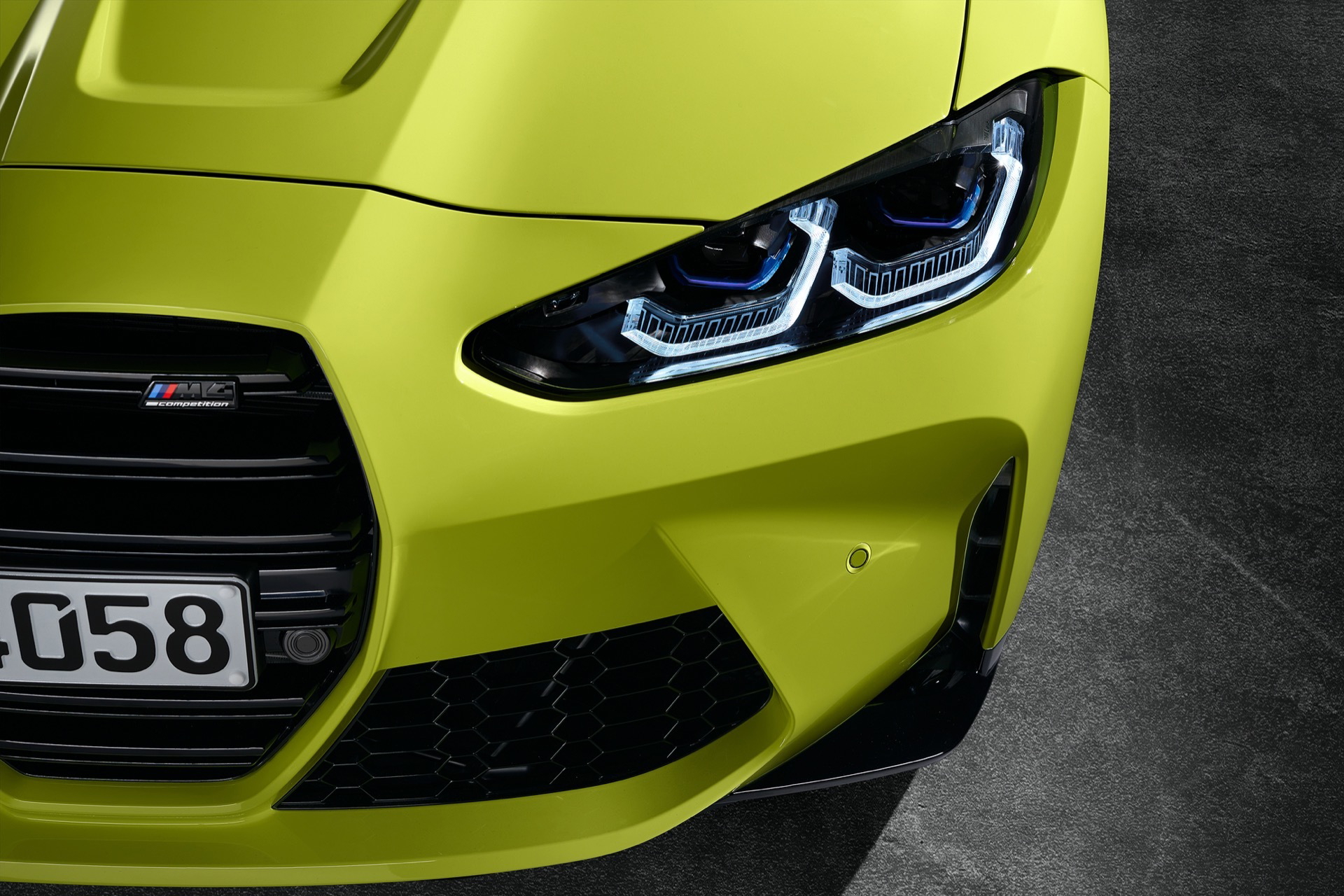 Bmw M4 Competition Coupe Amarillo Esquina Frontal