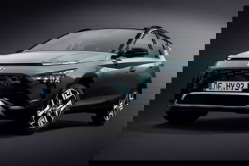 Vista frontal y lateral del Hyundai Bayon, mostrando su diseño dinámico.