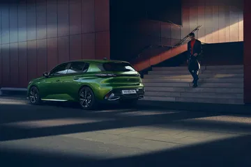 Peugeot 308 2021 Trasera 02