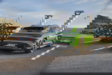Porsche Taycan Cross Turismo 1