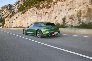 Porsche Taycan Cross Turismo 13