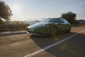 Porsche Taycan Cross Turismo 15
