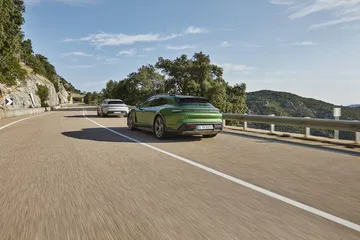 Porsche Taycan Cross Turismo 17