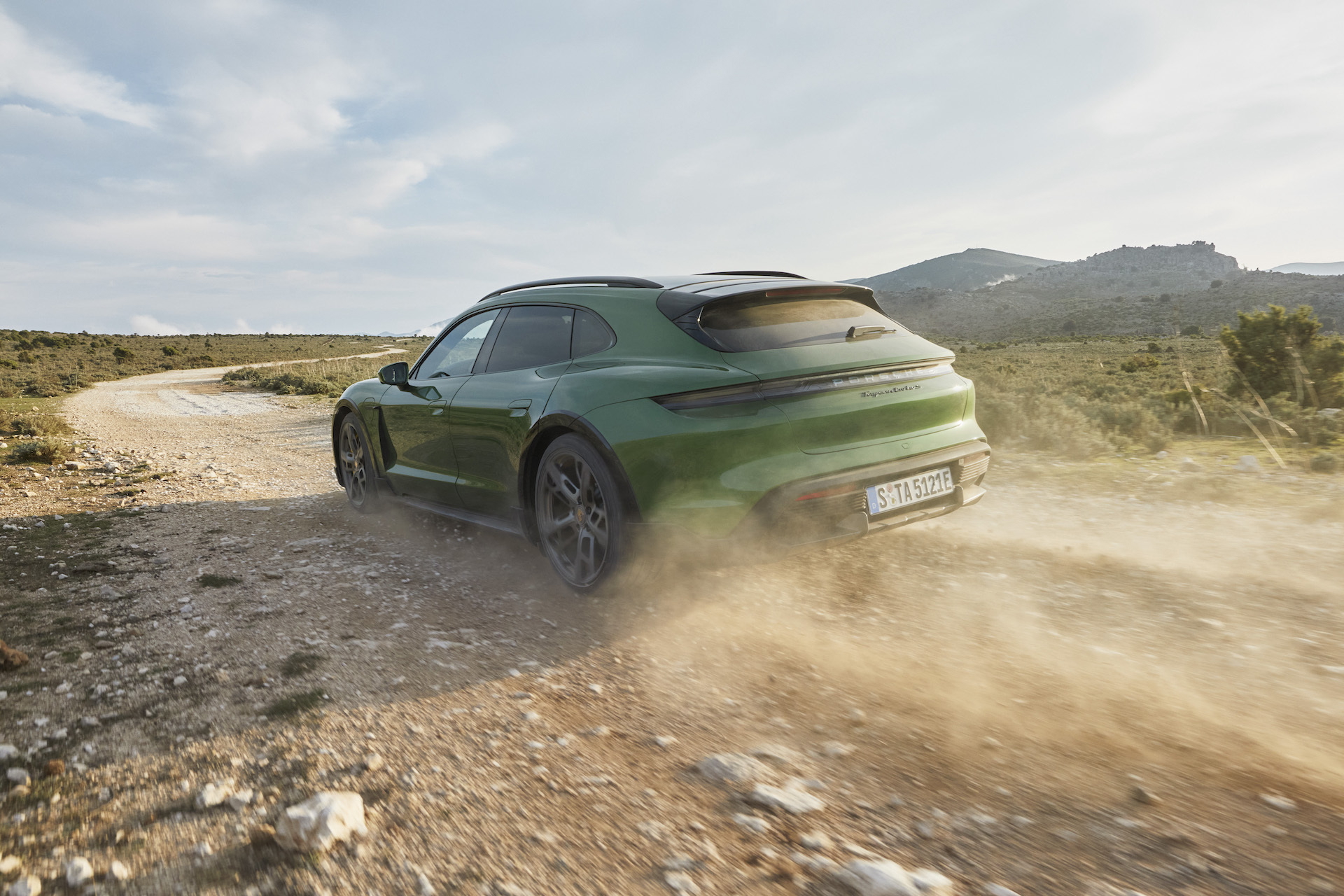 Porsche Taycan Cross Turismo 19