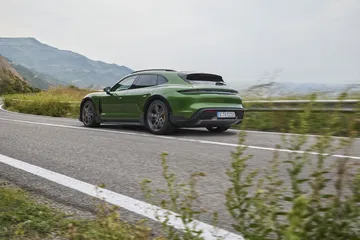 Porsche Taycan Cross Turismo 8