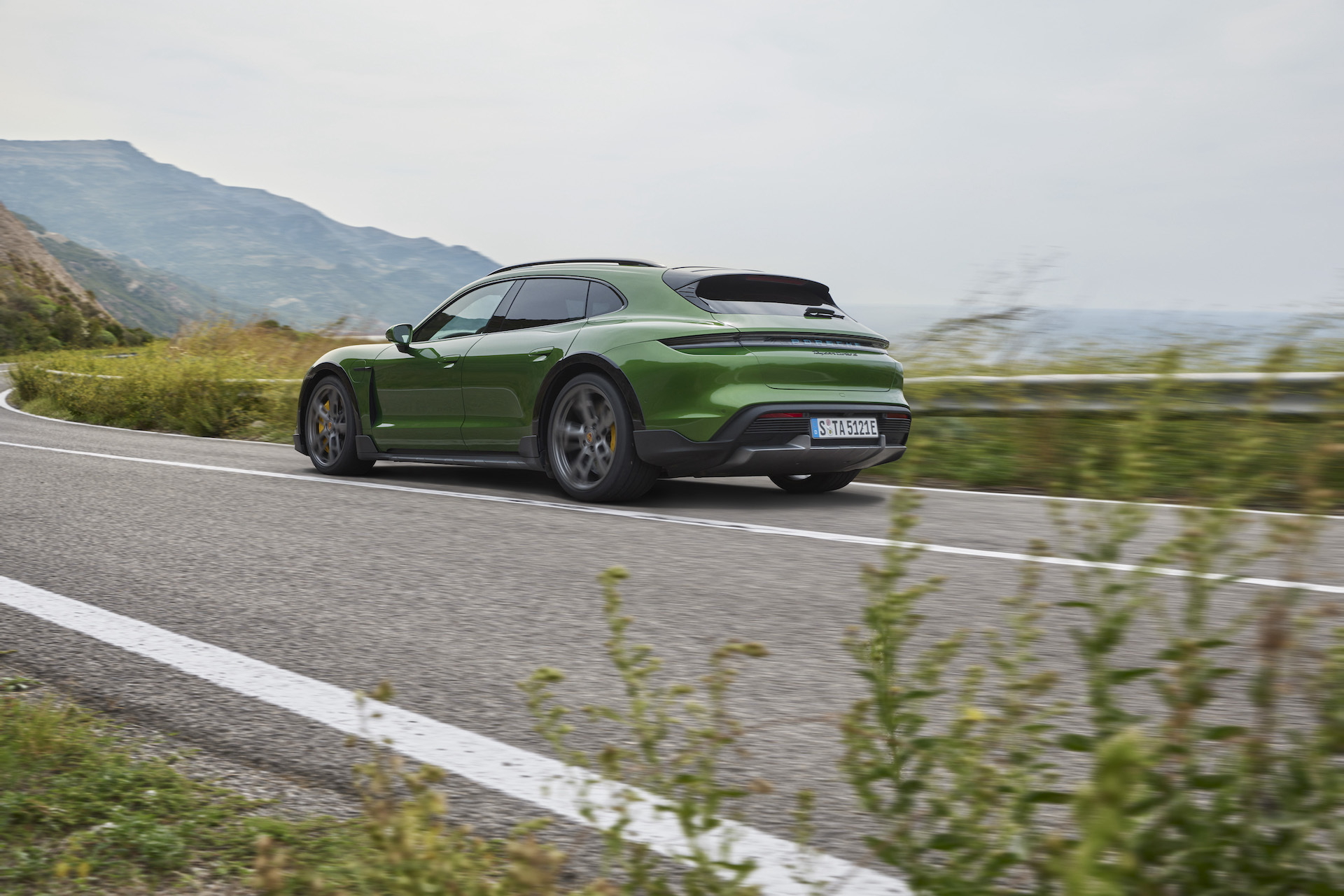 Porsche Taycan Cross Turismo 8