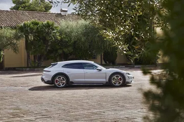 Porsche Taycan Cross Turismo Offroad Design 1