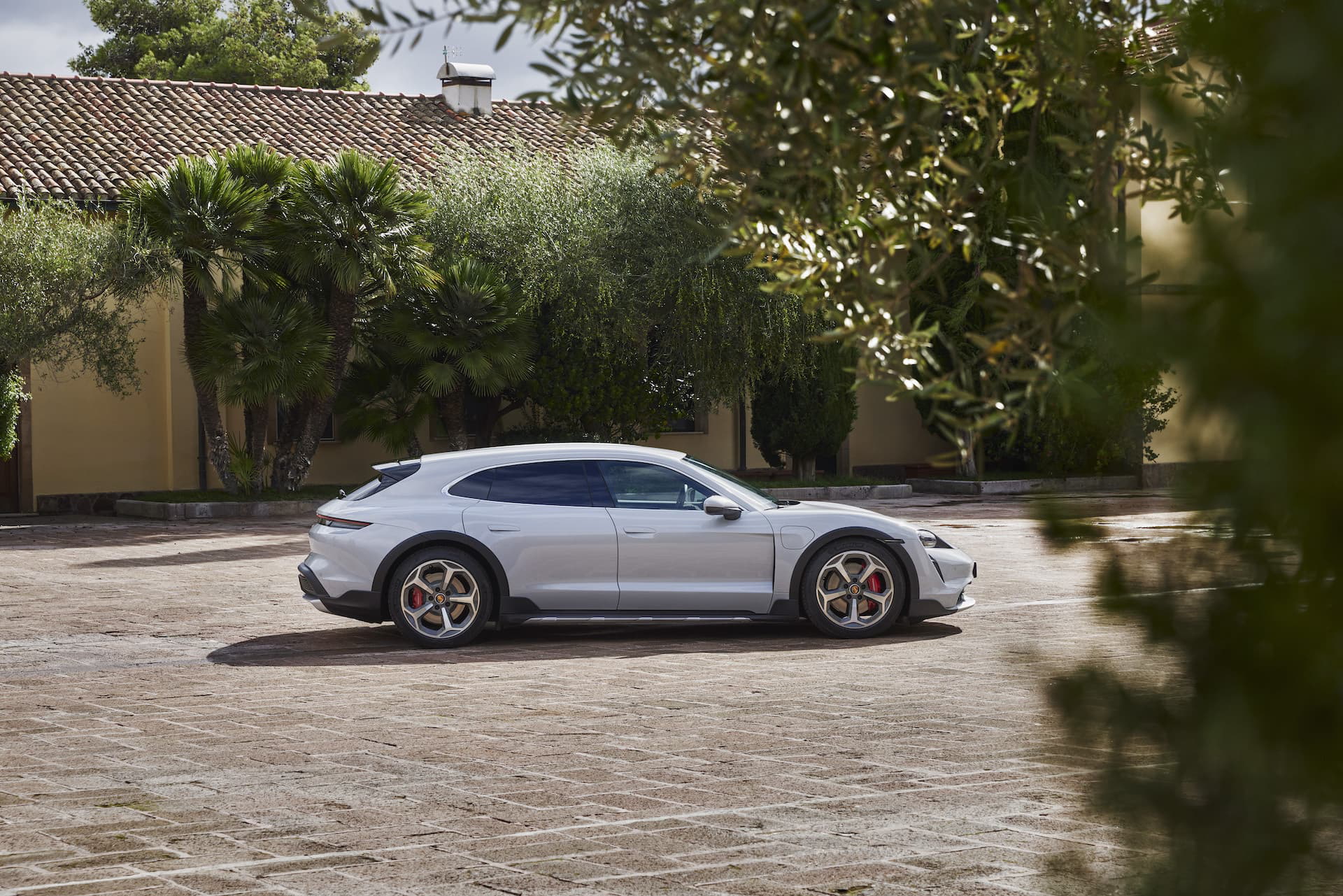 Porsche Taycan Cross Turismo Offroad Design 1