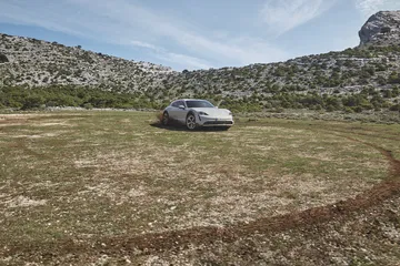 Porsche Taycan Cross Turismo Offroad Design 11