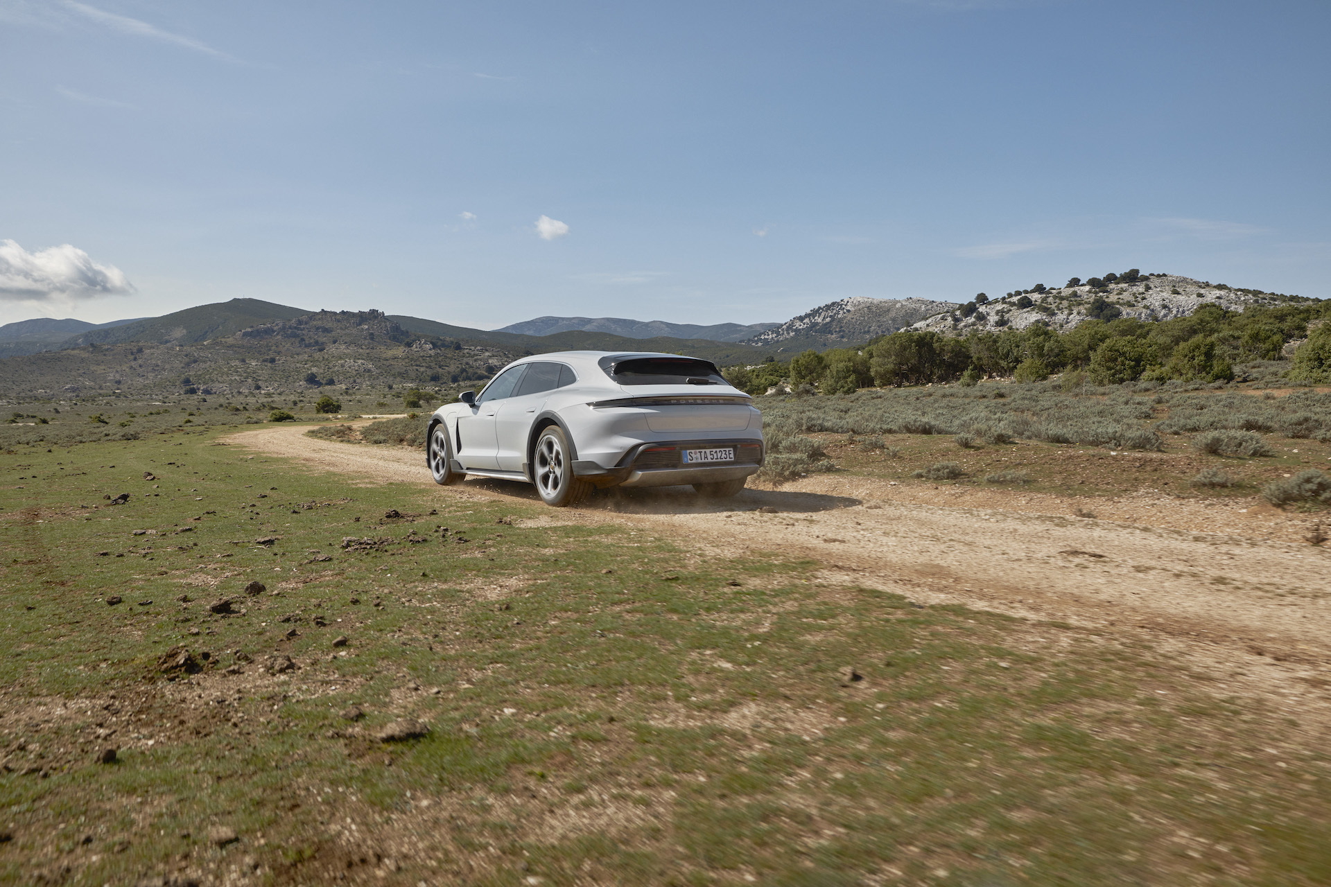 Porsche Taycan Cross Turismo Offroad Design 15