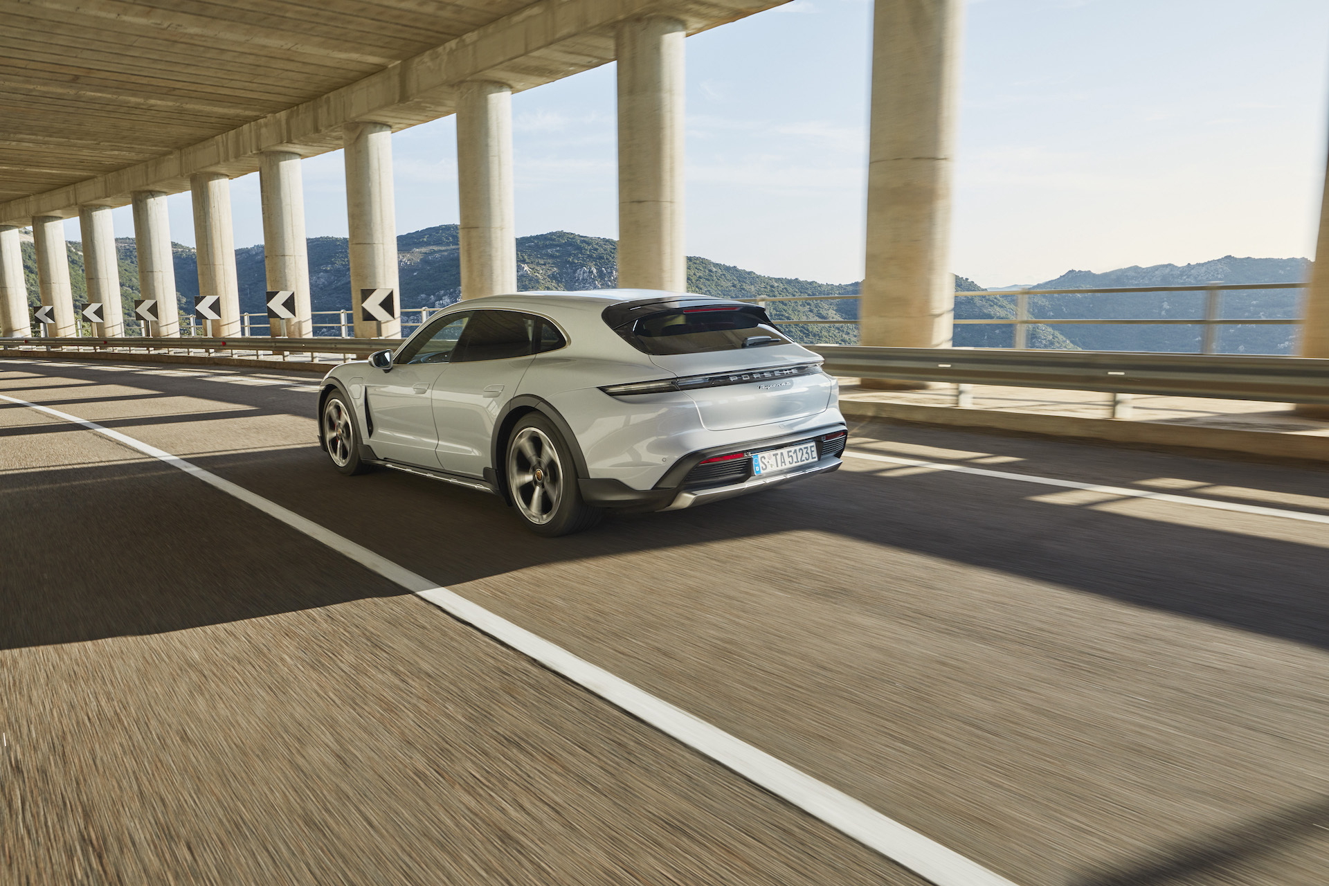 Porsche Taycan Cross Turismo Offroad Design 8