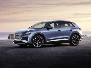 Vista lateral del Audi Q4 e-tron demostrando su perfil aerodinámico