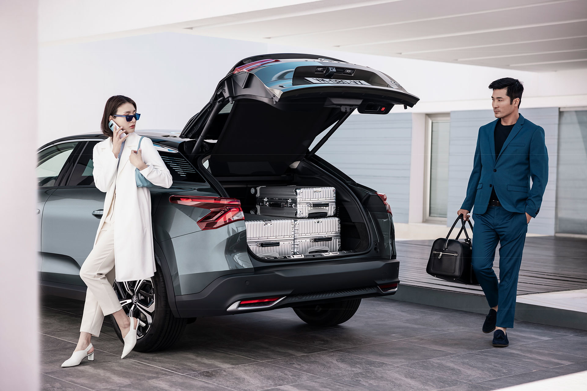 Visión del maletero del Citroën C5 X con amplia capacidad y accesibilidad