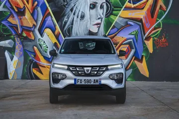Dacia Spring 2021 0421 Gris Frontal 032