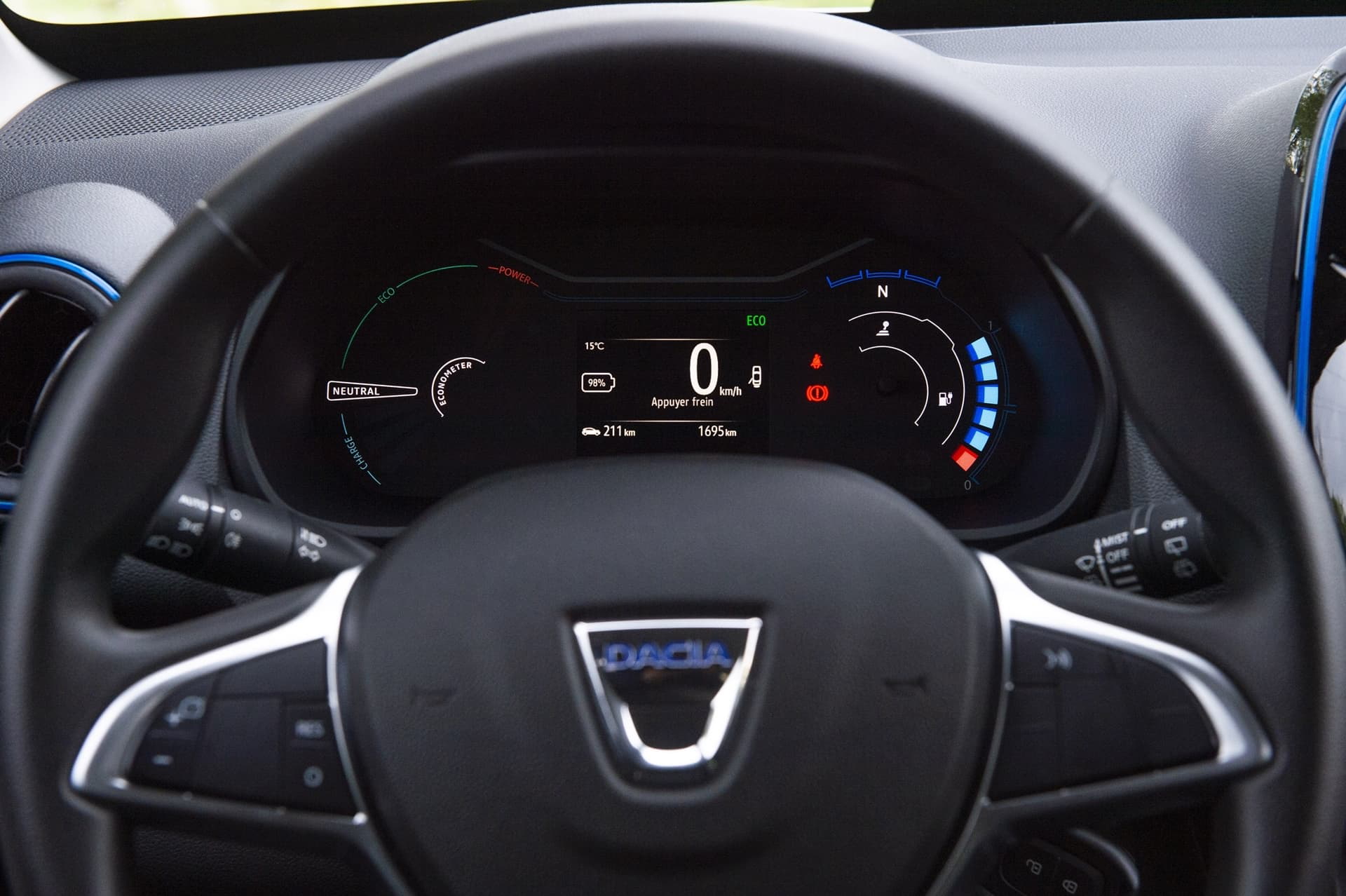 Dacia Spring 2021 0421 Volante 068