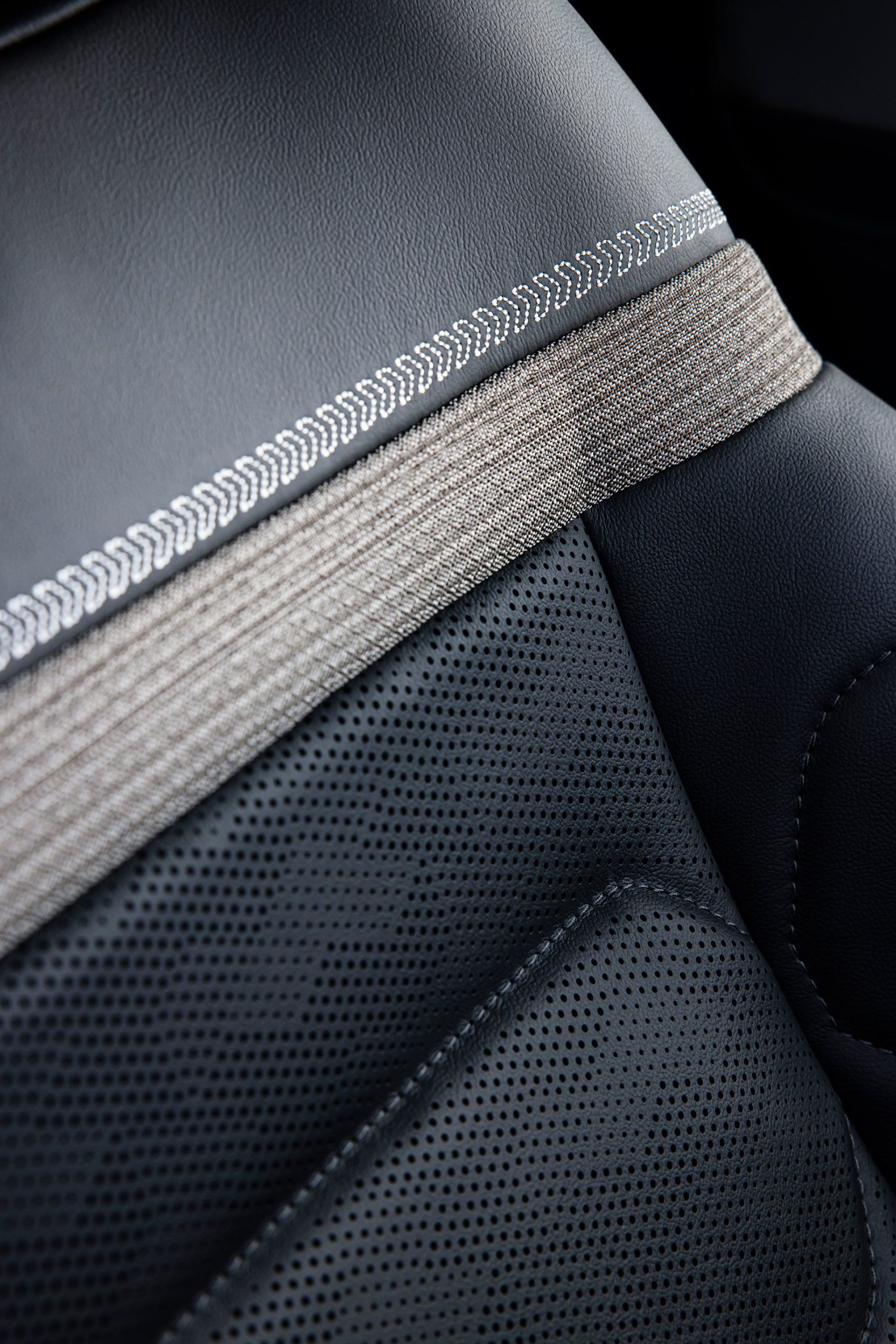 Vista de cerca de la textura y materiales del asiento del Citroën C5 X.