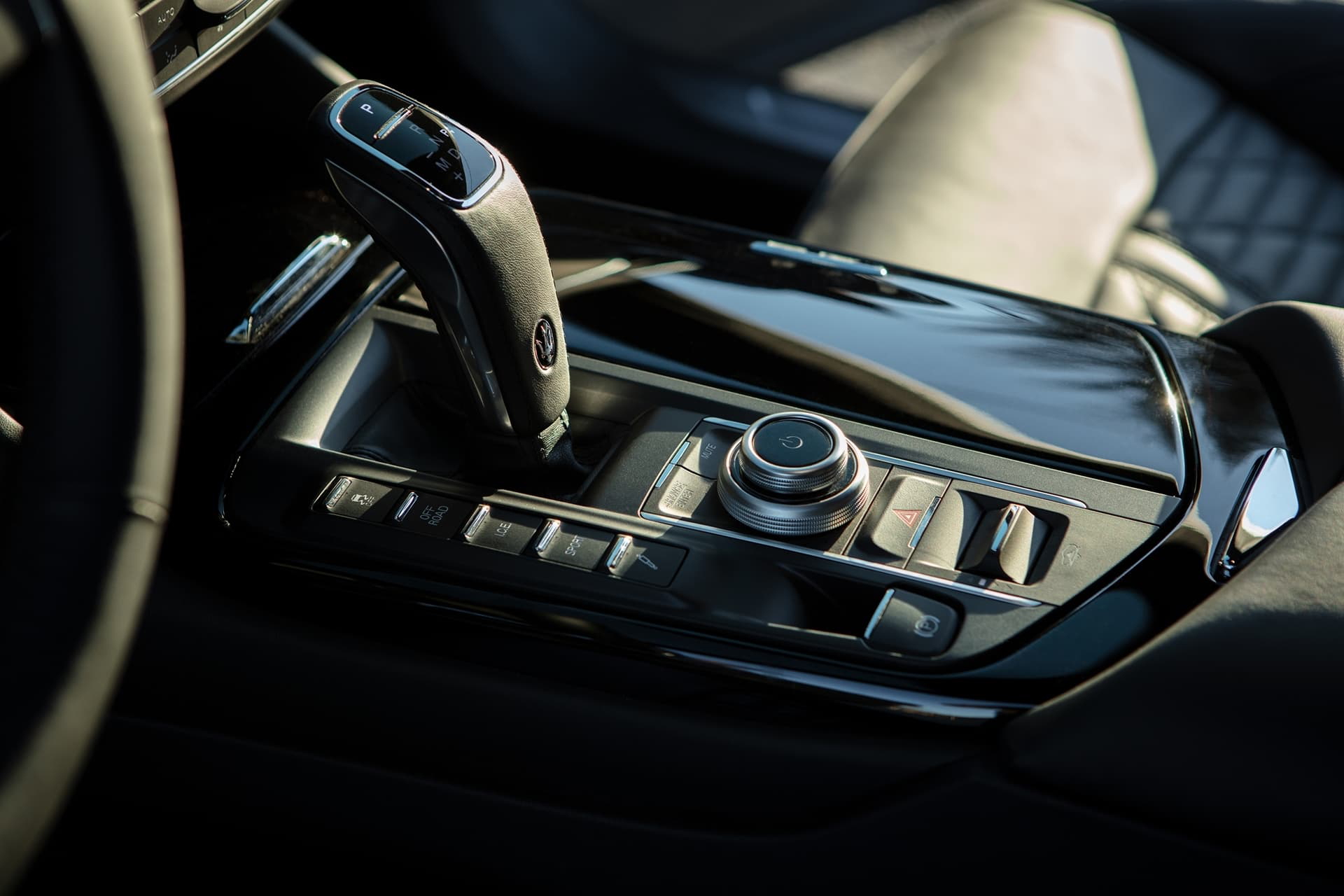 Maserati Levante Hybrid 2021 0421 Consola Cambio 042