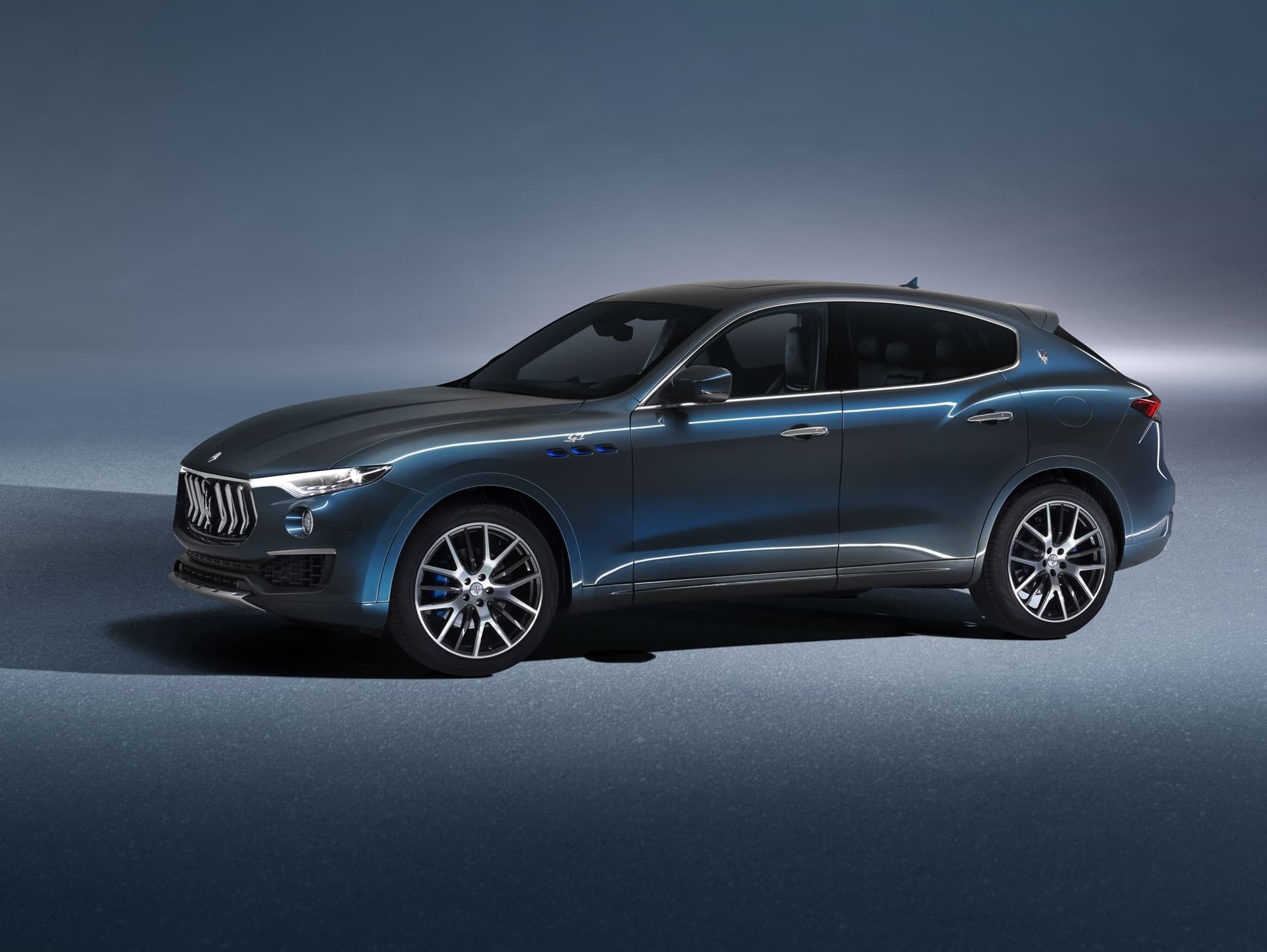 Maserati Levante Hybrid 2021 0421 Lateral 003