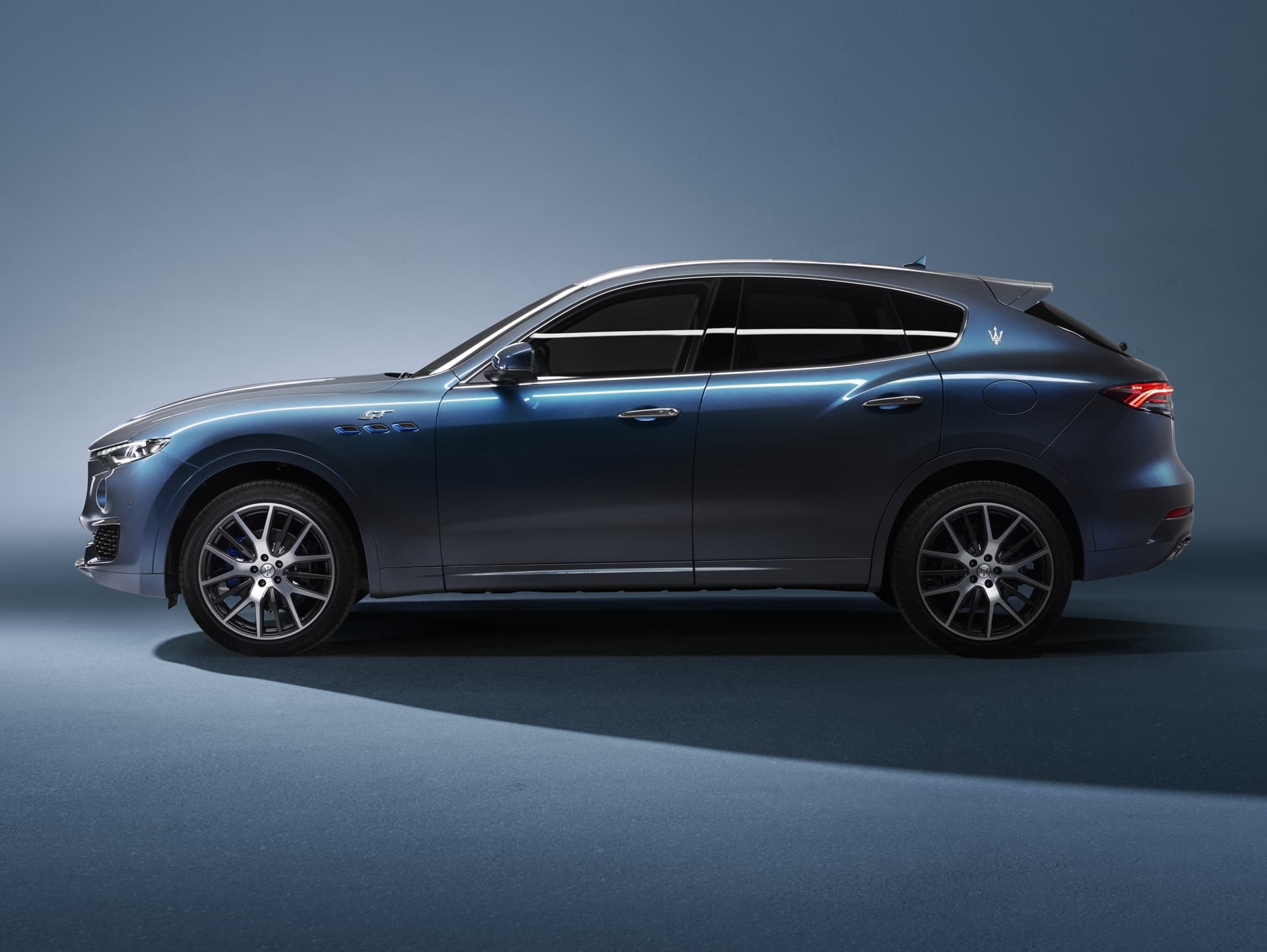 Maserati Levante Hybrid 2021 0421 Lateral 004