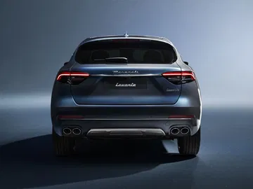 Maserati Levante Hybrid 2021 0421 Trasera Pilotos Escapes 006