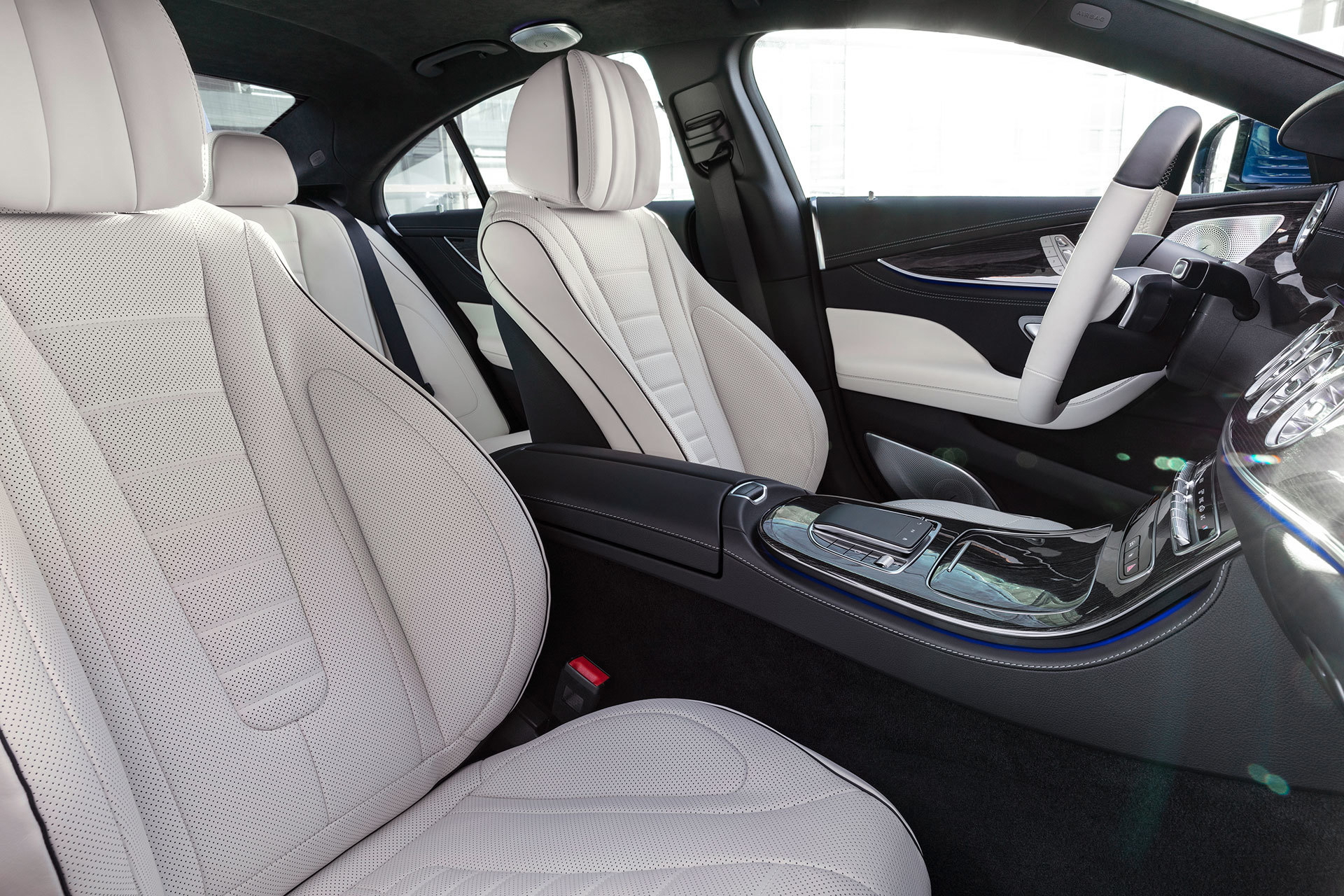 Mercedes Cls Coupe 2021 Asientos Blancos Interior Amg Line 03