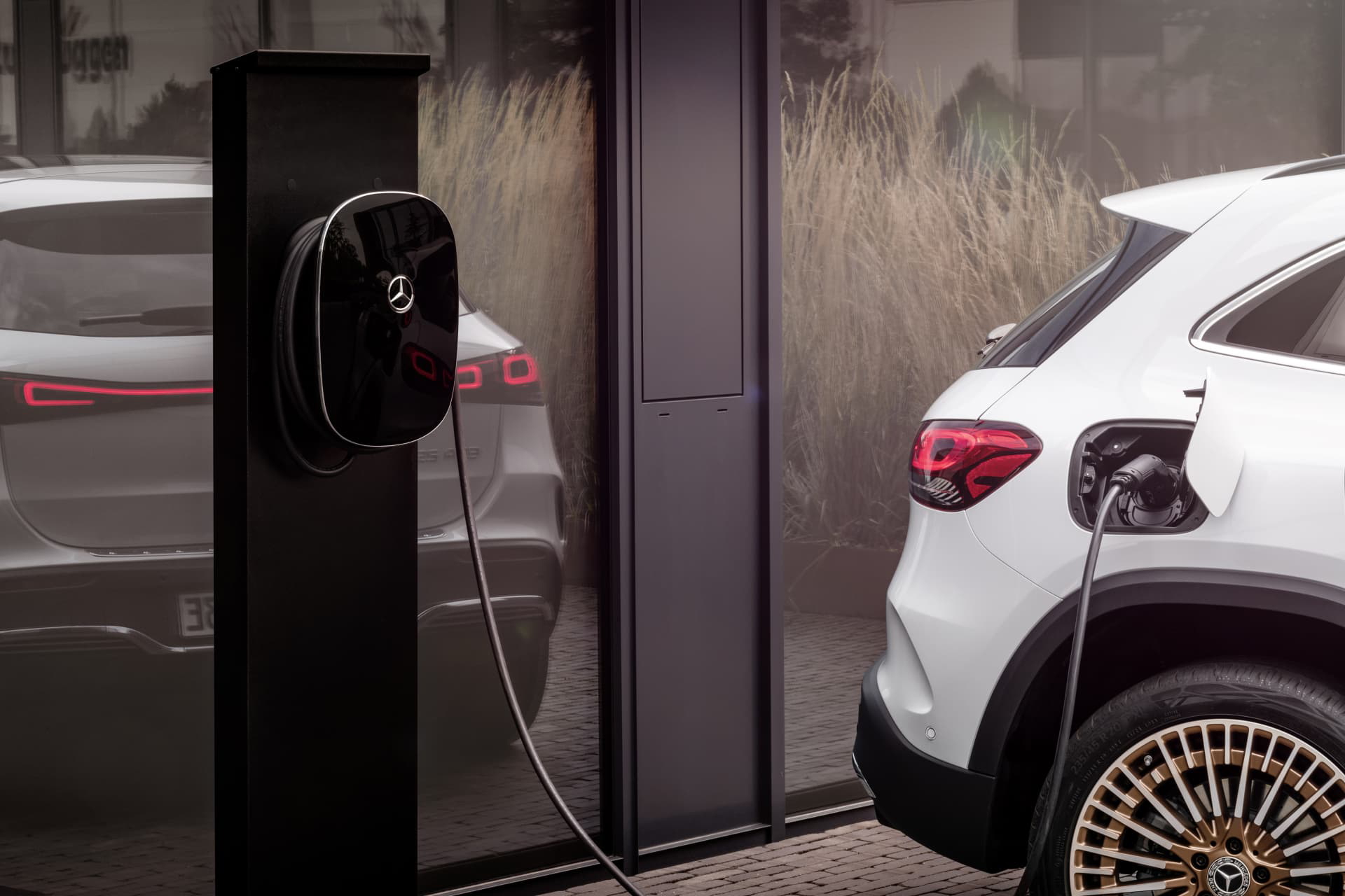 Der Eqa: Elektrischer Athlet Im Kompakten Format The Eqa: Electric Athlete In Compact Format
