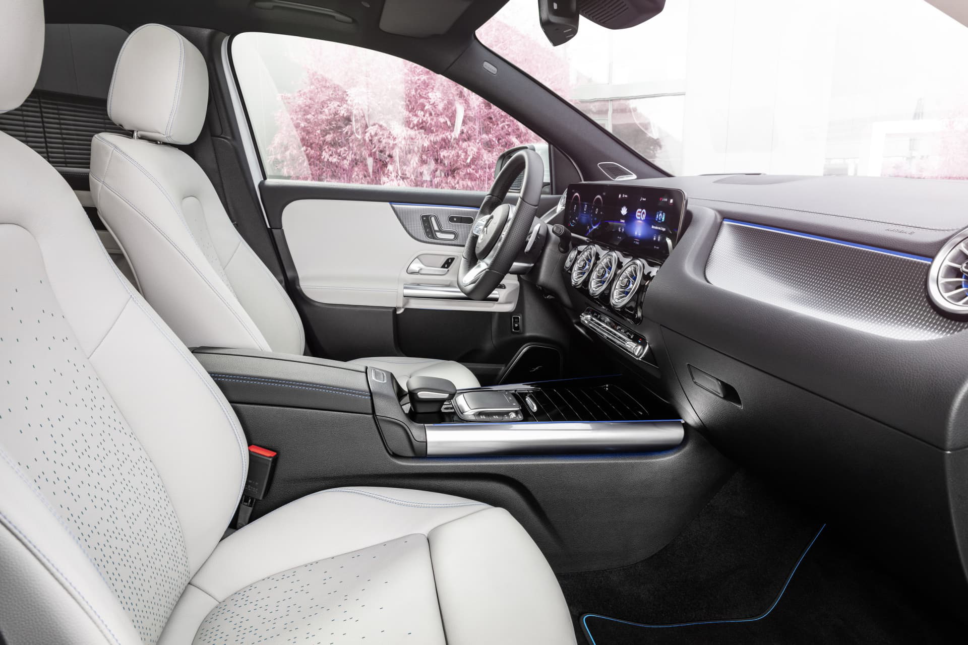 Der Eqa: Elektrischer Athlet Im Kompakten Format The Eqa: Electric Athlete In Compact Format