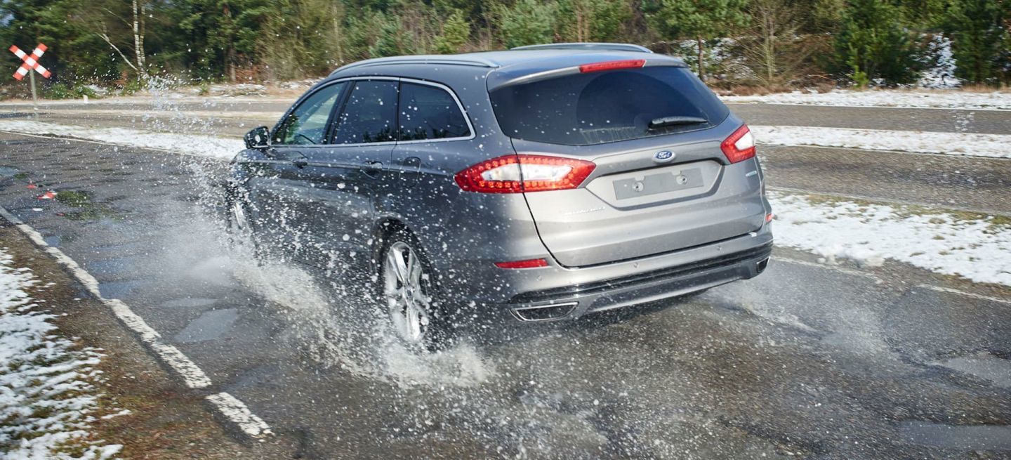 Aquaplaning: qué es, cómo evitarlo y cómo afrontarlo