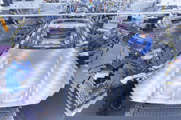 Crisis Metal Acero Industria Carroceria Bmw M4