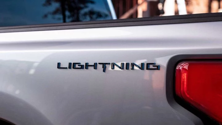 Ford F 150 Lightning Teaser 0521 01