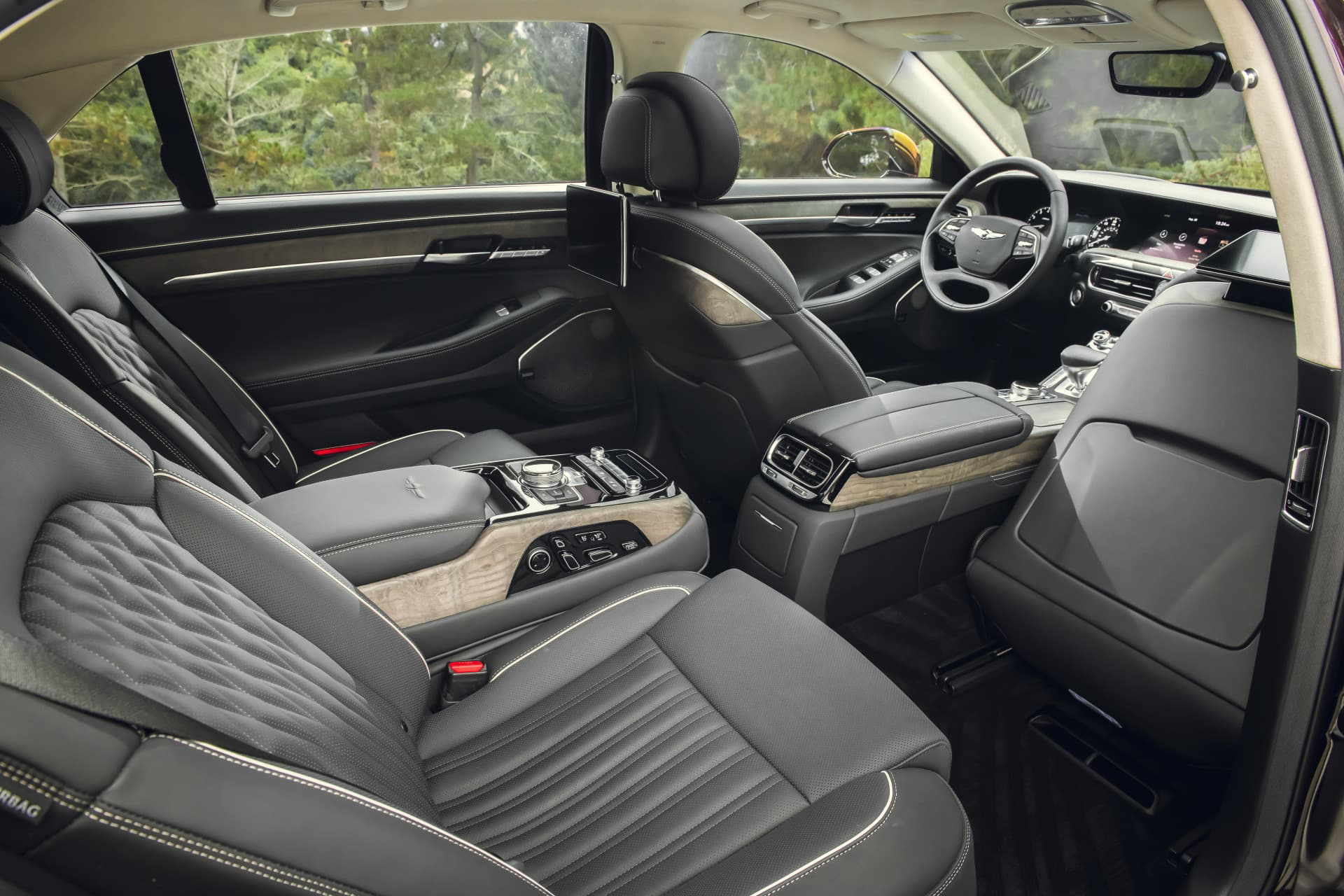 Genesis G90 Photo: James Lipman