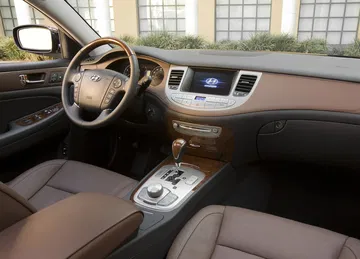 Hyundai Genesis Primera Generacion 0521 03