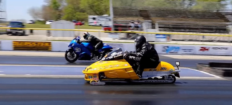 Moto Nieve Vs Suzuki Hayabusa Moto Nieve Vs Suzuki Hayabusa