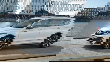 Volkswagen Tiguan Allspace 2021 Frontal Lateral 05121 003