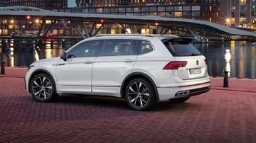 Volkswagen Tiguan Allspace 2021 Trasera Lateral 05121 001