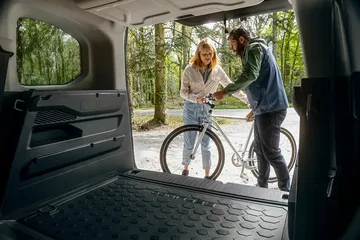 Vista del maletero del Citroën Berlingo mostrando su amplio espacio para carga.