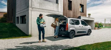 Citroën Berlingo mostrando su capacidad de carga abierta y amplio maletero.