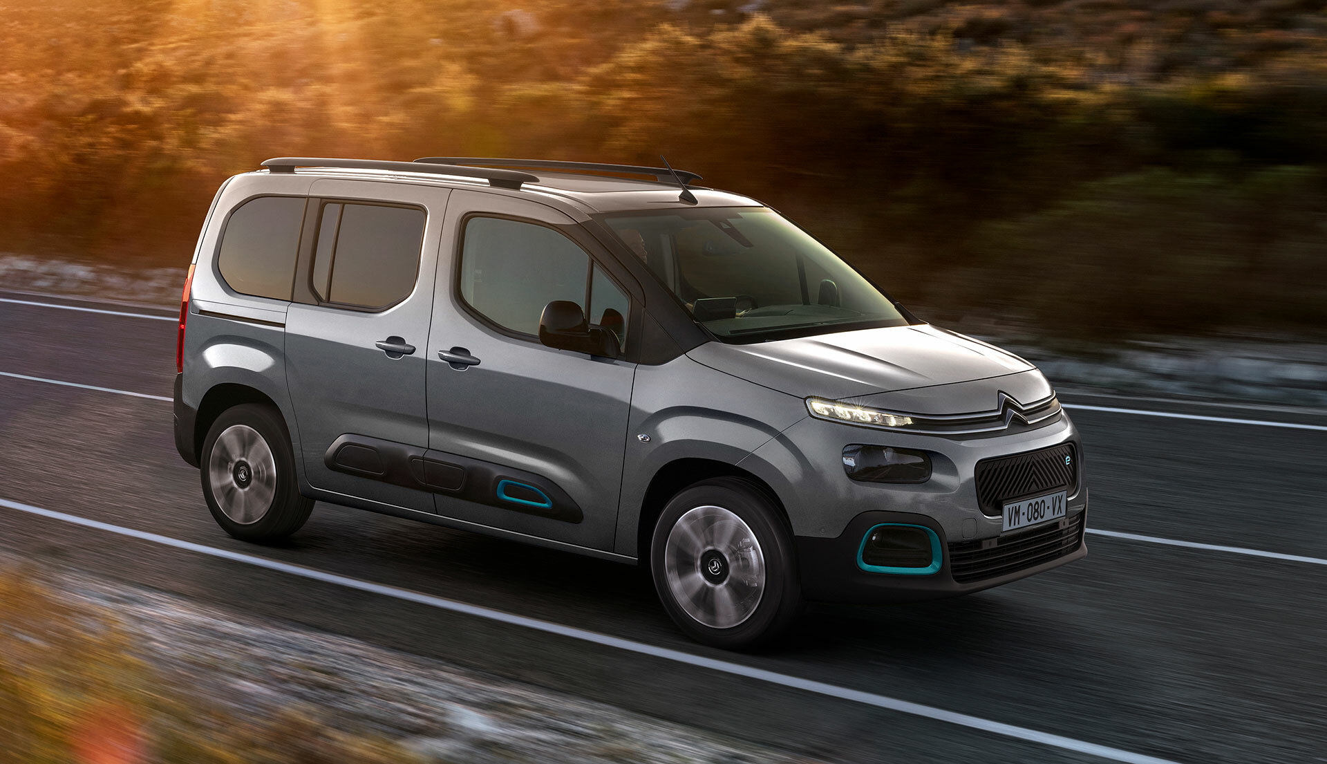 Vista lateral del Citroën Berlingo mostrando su diseño funcional y robusto.
