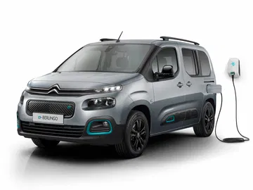 Vista del Citroën ë-Berlingo mientras se carga su batería eléctrica.
