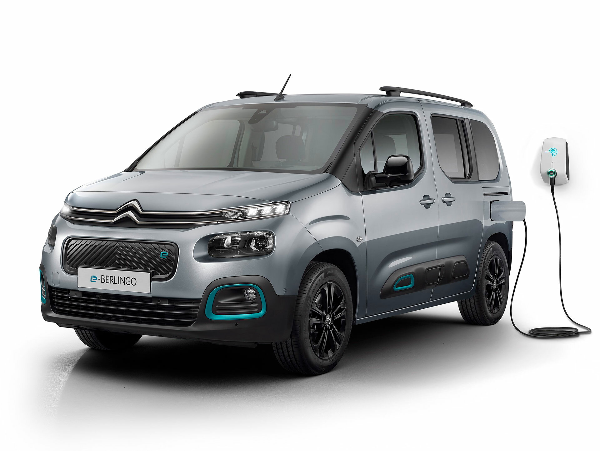 Vista del Citroën ë-Berlingo mientras se carga su batería eléctrica.