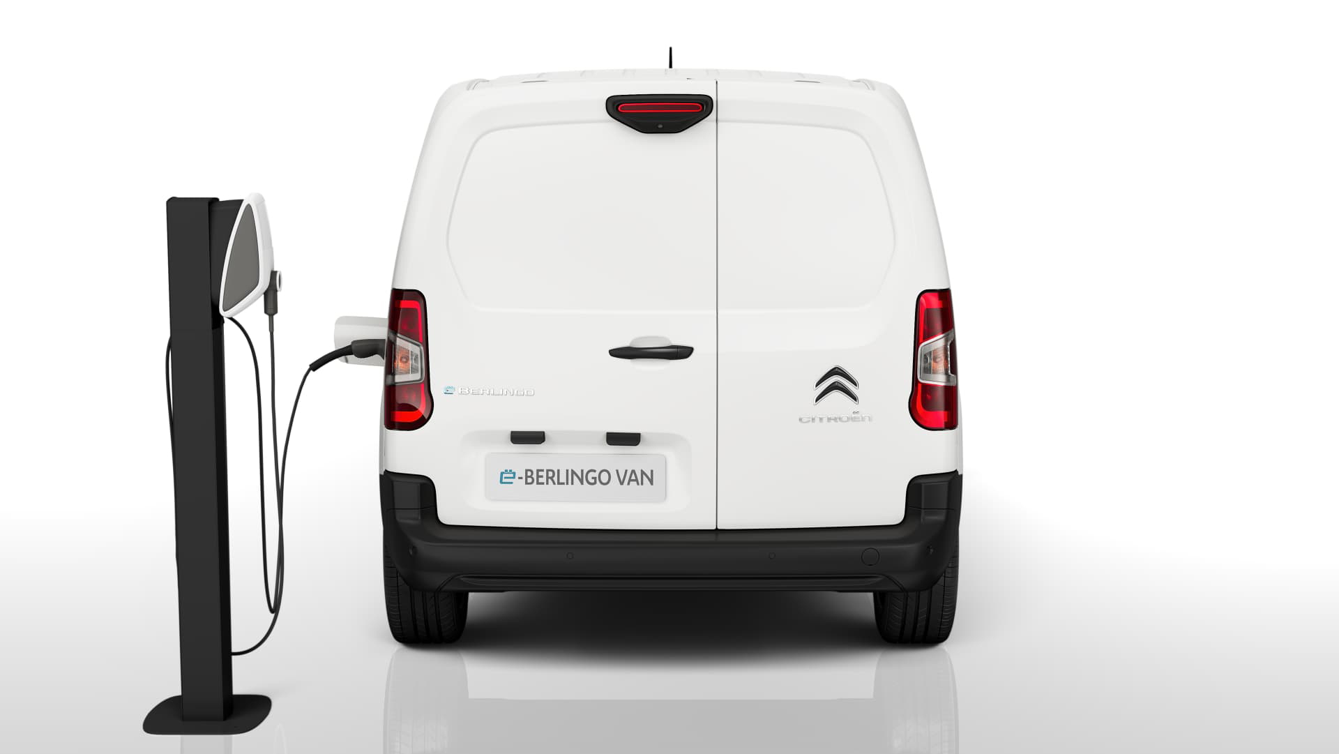 Vista posterior del ë-Berlingo mientras carga, mostrando líneas y diseño.