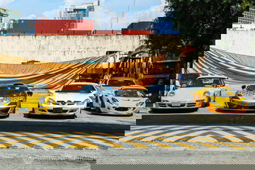 Filipinas Destruye 21 Coches Lujo 02