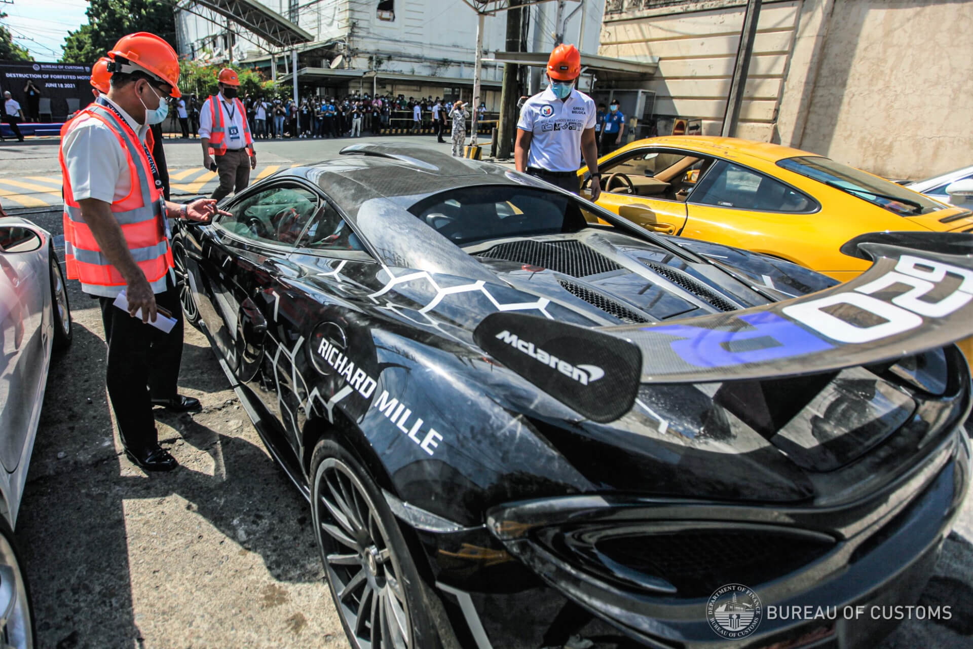 Filipinas Destruye 21 Coches Lujo 04