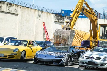 Filipinas Destruye 21 Coches Lujo 08